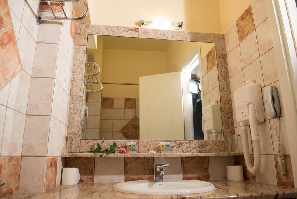 Irini Spa Hotel 루트라 에디프수 외부 사진